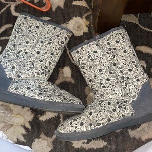 Floral Print BearPaw Boots Size 10